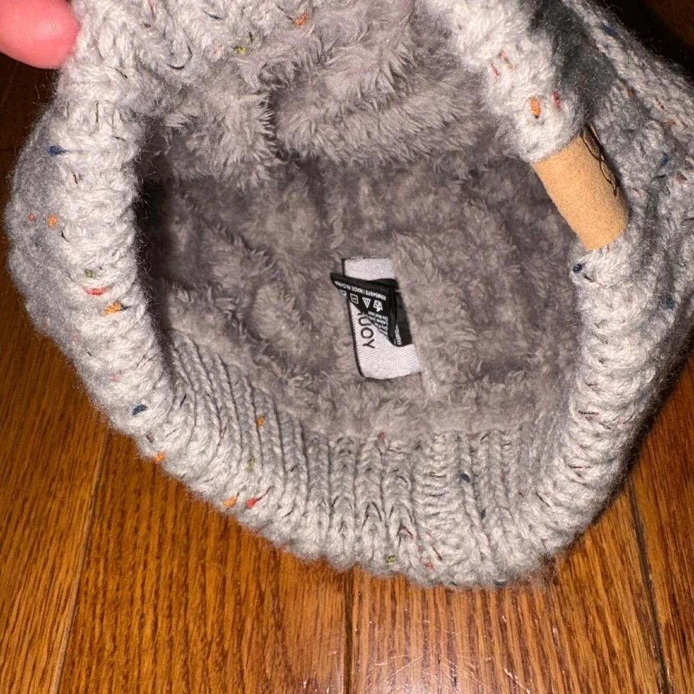 David and Young Gray Confetti Knit Beanie Faux Fur Lined Pom Pom Winter Hat